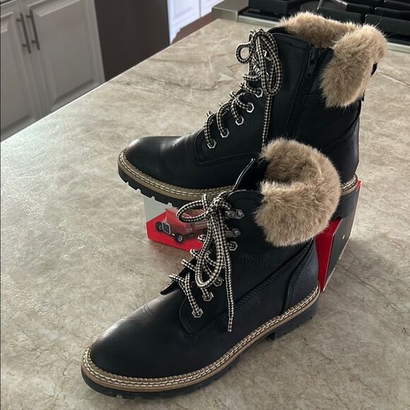 Steve Madden Black Winter Boots with Fur Lining and Thick Sole - Picture 4 of 10